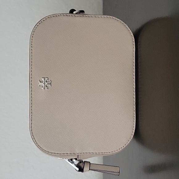 ⭐️EUC Tory Burch Round Robinson Crossbody - Picture 2 of 12